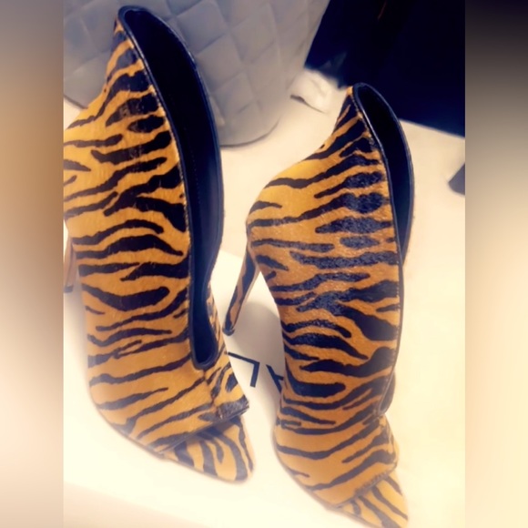 🔥🔥TIGER CHEETAH PRINT OPEN-TOE HEELS🔥🔥 - Picture 1 of 2